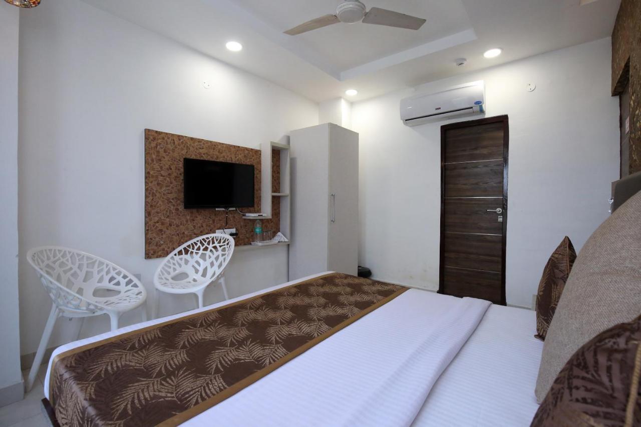 Oyo 9732 Amar Motel Nayagaon Kültér fotó