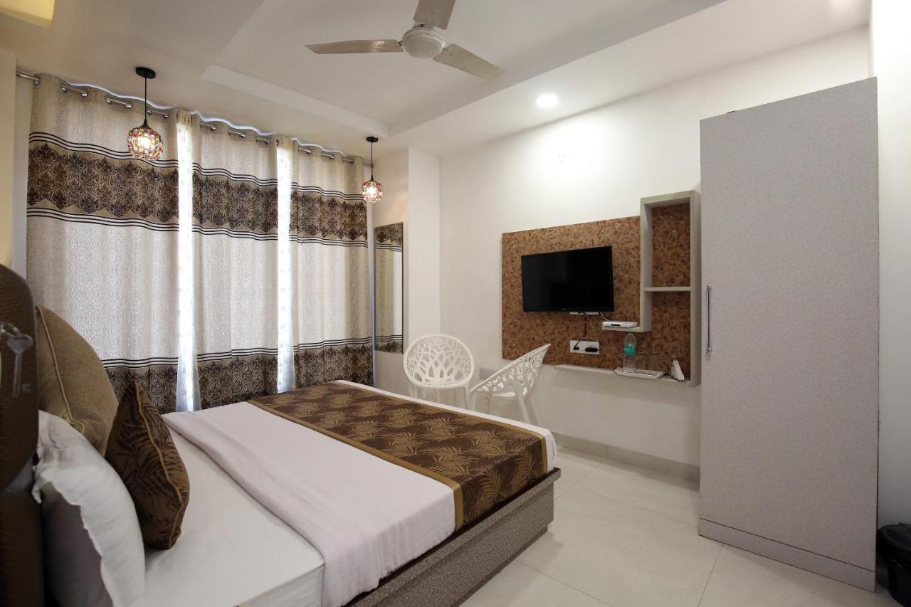 Oyo 9732 Amar Motel Nayagaon Kültér fotó