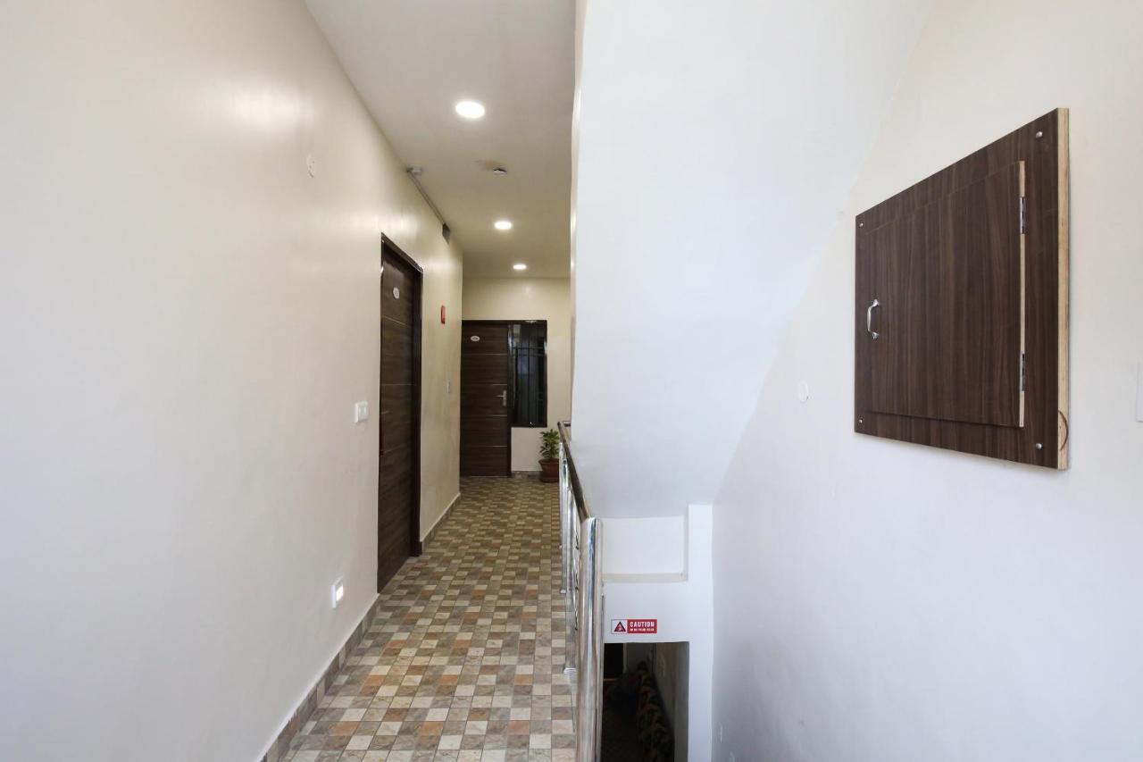 Oyo 9732 Amar Motel Nayagaon Kültér fotó