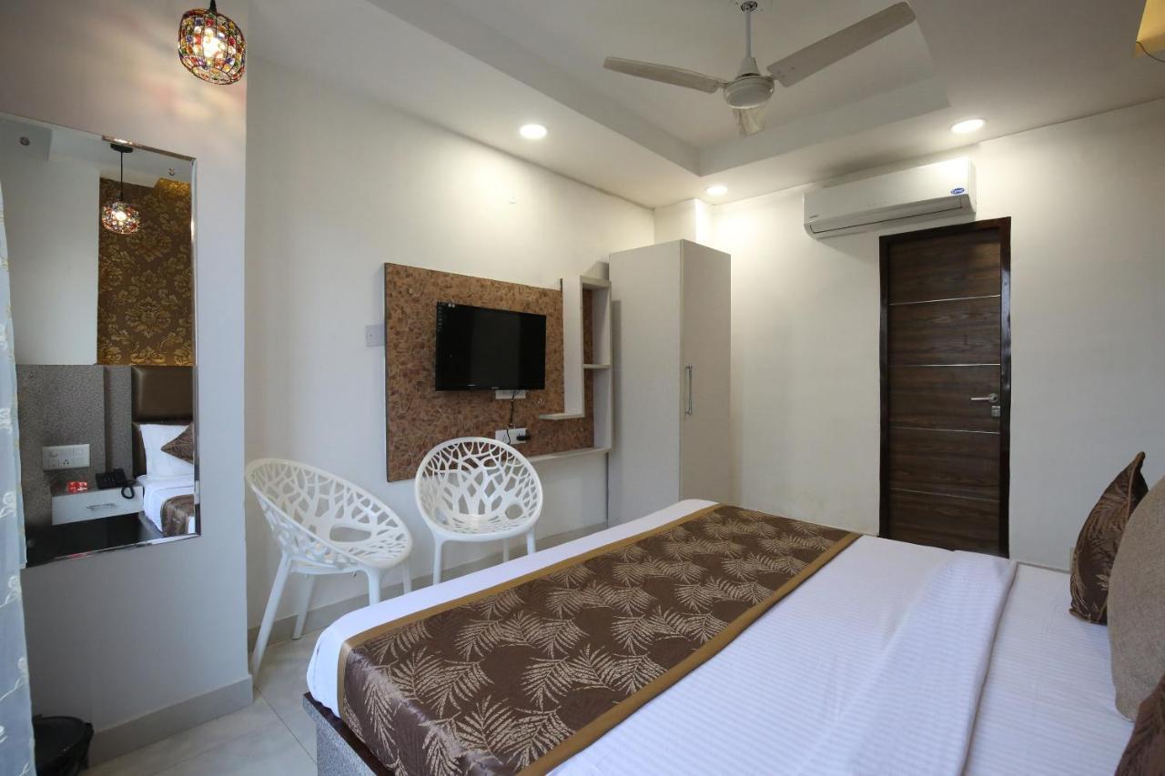 Oyo 9732 Amar Motel Nayagaon Kültér fotó