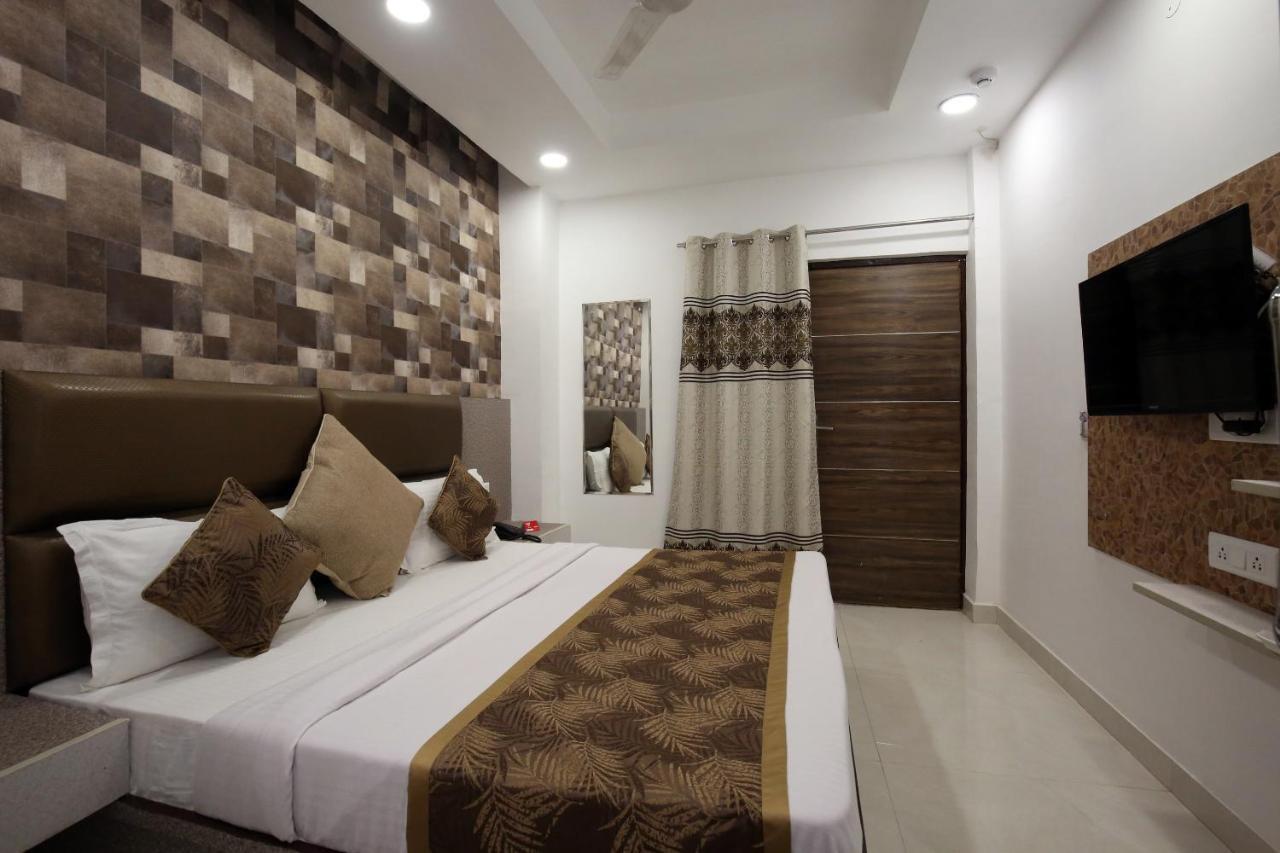 Oyo 9732 Amar Motel Nayagaon Kültér fotó